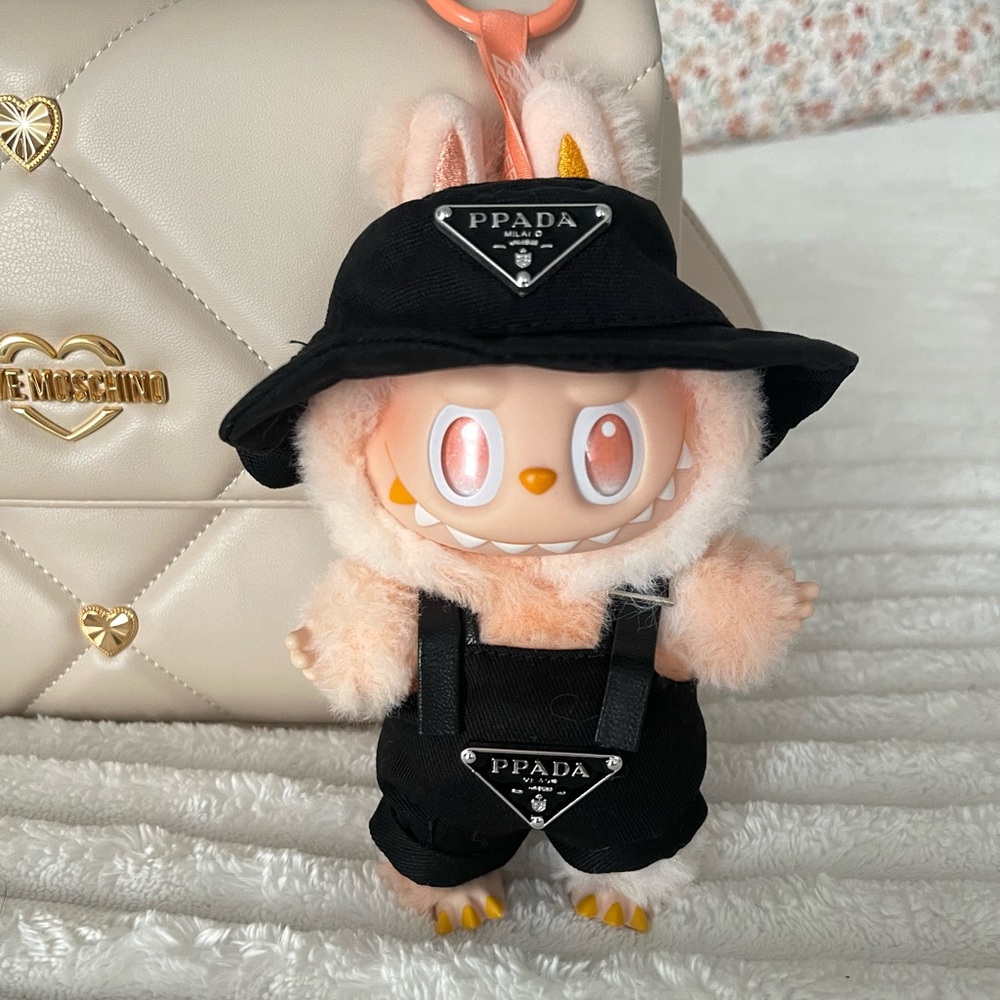 labubu bucket hat and overalls outfit - Picture 1 of 3
